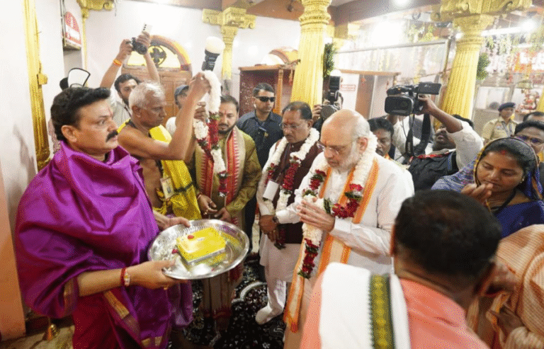 CG News: अमित शाह ने मुख्यमंत्री ग्रामीण बस सेवा का किया शुभारंभ, महतारी वंदन योजना की 20वीं किस्त जारी, कहा- मार्च 2026 में बस्तर नक्सलमुक्त हो जाएगा...