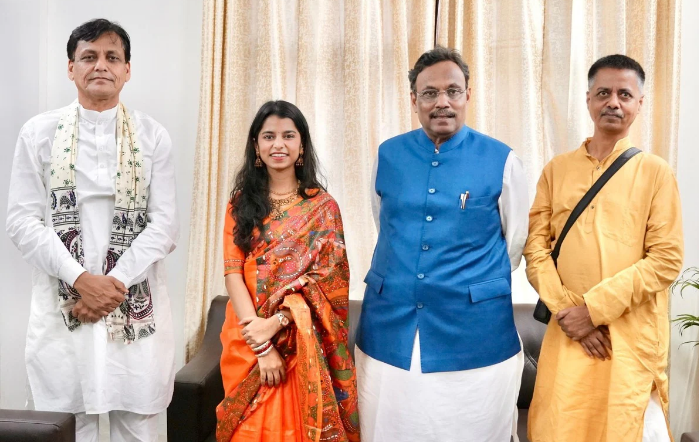 Bihar News: बिहार में मैथिली ठाकुर को लड़ाने की तैयारी में बीजेपी? विनोद तावड़े, नित्यानंद राय से मिलीं गायिका... Bihar News: बिहार में मैथिली ठाकुर को लड़ाने की तैयारी में बीजेपी? विनोद तावड़े, नित्यानंद राय से मिलीं गायिका...