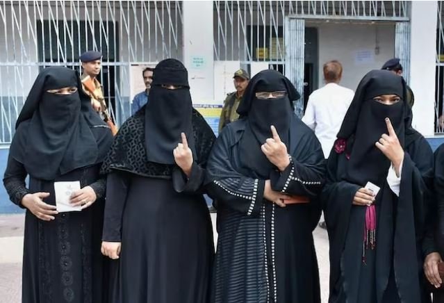 Bihar Assembly Elections Burqa Row: बुर्के में महिला है या पुरुष... आंगनबाड़ी कार्यकर्ता पर्दे वाली मतदाताओं की करेंगी पहचान