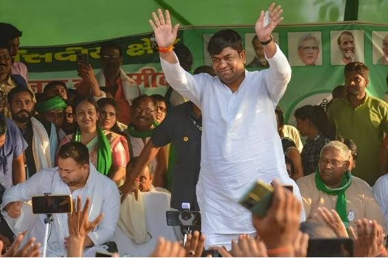 Bihar Assembly chunav: महागठबंधन के डिप्टी सीएम फेस मुकेश सहनी हैं 8वीं पास, जानें कौन हैं सन ऑफ मल्लाह, कितनी है उनकी संपत्ति