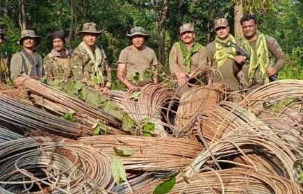 CG Naxal News: सुरक्षाबलों के हाथ लगा माओवादियों के विस्फोटक बनाने का जखीरा, 5 IED बरामद