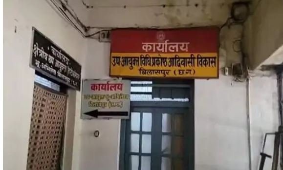 CG Breaking:10 हजार रिश्वत लेते क्लर्क गिरफ्तार, ACB ने किया ट्रैप