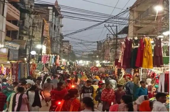 Dhanteras Raipur Market: पुष्य नक्षत्र पर बाजार होगा गुलजार, एक ही दिन में होगा डेढ़ हजार करोड़ का कारोबार