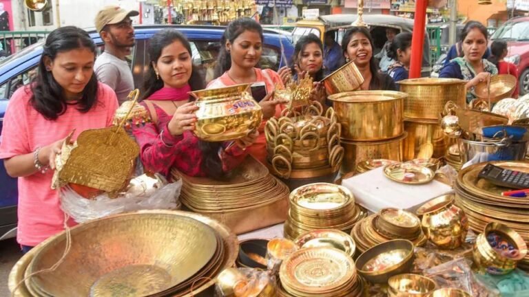 Dhanteras 2025 : राशि अनुसार करें धनतेरस खरीदारी, जानिए इस साल किस चीज से हो सकती है धन वृद्धि,बन रहे हैं दो शुभ योग