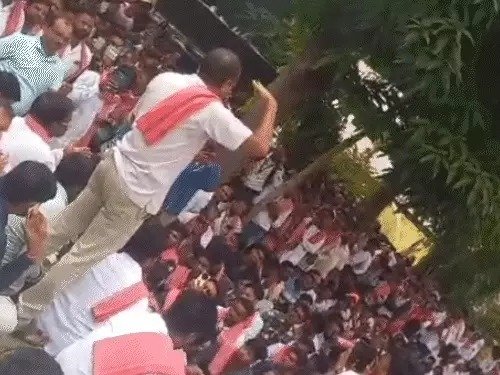 Raipur City News: रायपुर बंद कराने से पहले क्रांति सेना के कार्यकर्ता हाउस अरेस्ट,पुलिस ने चंद्राकर हॉस्टल में जड़ा ताला