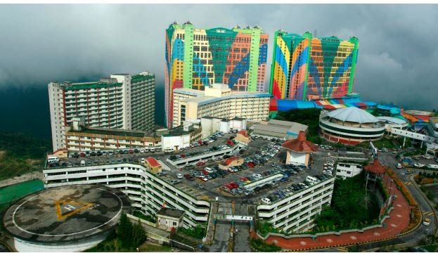 Largest Hotel in World: कहां है दुनिया का सबसे बड़ा होटल, हजारों की संख्या में है कमरे, गिनीज वर्ल्ड रिकॉर्ड में नाम दर्ज, आखिर कौन है इसका मालिक, यहां जानें सब कुछ