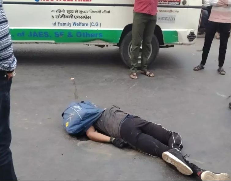 Raipur City News Bus kills bike rider at VIP Chowk, bus driver arrested