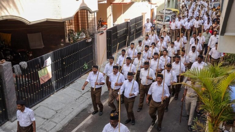 Karnataka High Court: RSS की शाखाओं पर रोक लगाने का किसने दे दिया अधिकार? कर्नाटक सरकार को HC से फटकार, अब क्या करेंगे सिद्धारमैया !