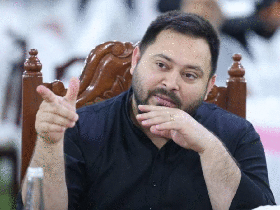 Bihar: तेजस्वी यादव का बड़ा वादा: महागठबंधन की सरकार बनी तो हर घर में मिलेगी एक सरकारी नौकरी