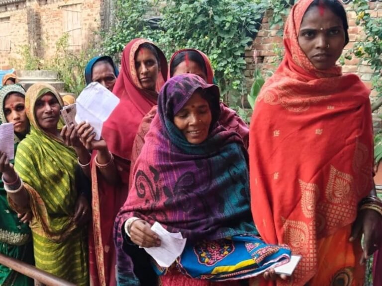 Bihar Chunav Voting LIVE: बिहार चुनाव के दूसरे चरण में 11 बजे तक 31.38 फीसदी वोटिंग, पोलिंग बूथों पर लगी कतार