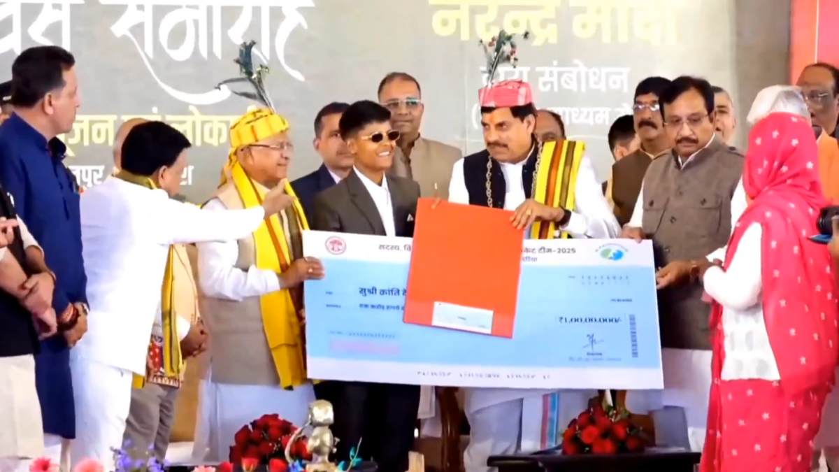 MP News : जबलपुर में जनजातीय गौरव दिवस: सीएम डॉ. मोहन यादव ने दी बड़ी सौगात, क्रांति गौड़ को 1 करोड़ का सम्मान