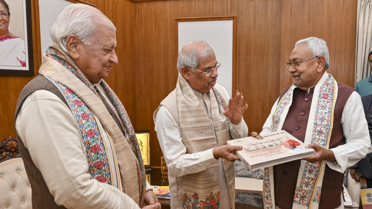 Chief Minister Nitish Kumar: राज्यपाल से मिले मुख्यमंत्री नीतीश कुमार, 19 नवंबर को भंग होगी विधानसभा, इस दिन होगा शपथ ग्रहण, PM मोदी शामिल होंगे