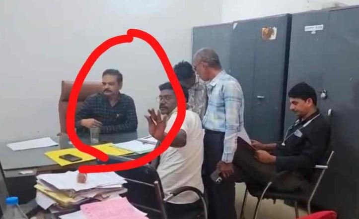 Gariaband Municipality engineer arrested while taking bribe of Rs 30,000