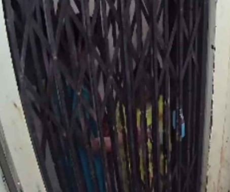 Lift falls from fifth floor in Raipur, major accident averted in DD Nagar Indraprastha Colony