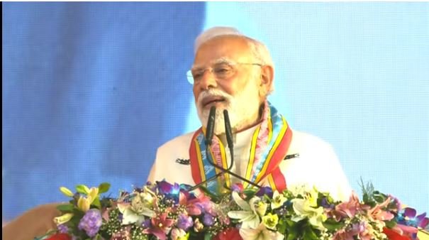 पीएम मोदी ने ठेठ छत्तीसगढ़ी अंदाज में किया भाषण, डॉ. रमन सिंह की तारीफ, विष्णुदेव साय सरकार की सराहना, जानें और क्या कहा