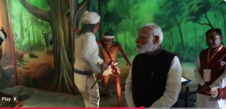 PM Modi Raipur Visit: पीएम नरेंद्र मोदी ने देश के पहले डिजिटल ट्राइबल संग्रहालय का किया लोकार्पण, स्वतंत्रता संग्राम के आदिवासी वीर नायकों को समर्पित है म्यूजियम