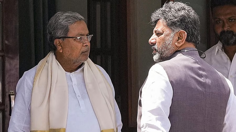 Karnataka Political crisis: कर्नाटक में सियासी नाटक, सिद्धारमैया दिल्ली में तो शिवकुमार की उम्मीद बरकरार, राजस्थान और छत्तीसगढ़ में मिली हार के सबक से दुविधा में आलाकमान