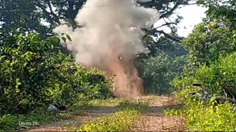 Sukma IED blast: सुकमा-दंतेवाड़ा सीमा पर IED ब्लास्ट, एरिया डॉमिनेशन पर निकले CRPF जवान घायल, एयरलिफ्ट कर भेजा गया रायपुर