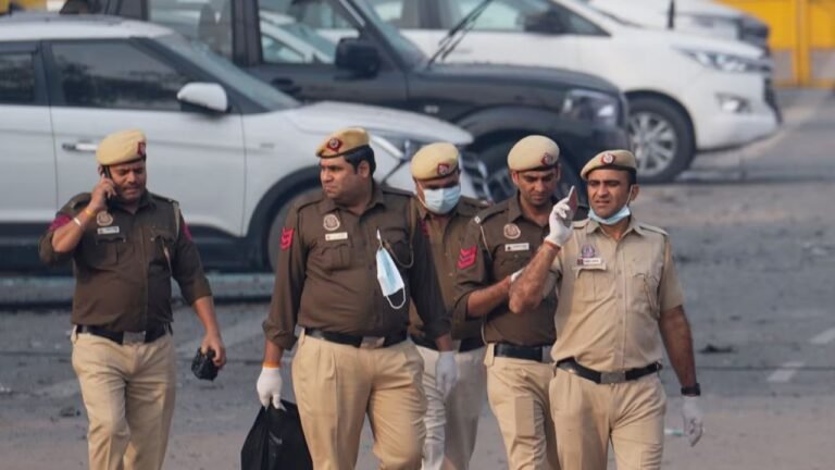 Delhi blast : लाल किला के पास धमाके के बाद दिल्ली पुलिस का बड़ा एक्शन, 34 लावारिस कारें जब्त