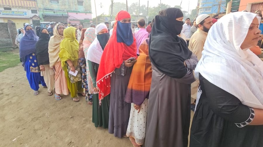 Bihar Chunav Voting LIVE: बिहार चुनाव के दूसरे चरण में एक बजे तक 47.62 फीसदी वोटिंग, पहले चरण का रिकार्ड ब्रेक