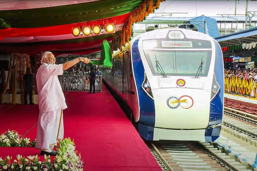Pm Modi-Vande Bharat Trains