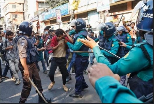 Sheikh Hasina: शेख हसीना को सजा-ए-मौत पर उबला बांग्लादेश, ढाका की सड़कों पर उतरे आवामी लीग के समर्थक, 2 की मौत