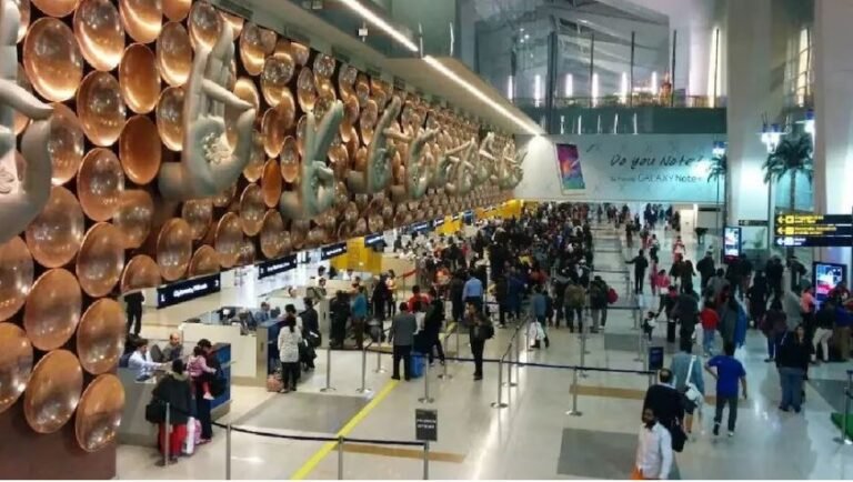 IGI Airport: दिल्ली हवाई अड्डे के एयर ट्रैफिक कंट्रोल में तकनीकी समस्या, 100 से अधिक फ्लाइट प्रभावित