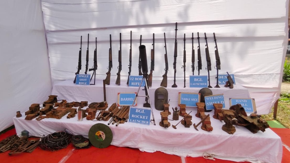 CG News : सुरक्षाबलों की बड़ी कामयाबी, नक्सलियों की ऑर्डिनेंस फैक्ट्री ध्वस्त, 17 रायफल समेत भारी हथियार बरामद CG News : सुरक्षाबलों की बड़ी कामयाबी, नक्सलियों की ऑर्डिनेंस फैक्ट्री ध्वस्त, 17 रायफल समेत भारी हथियार बरामद
