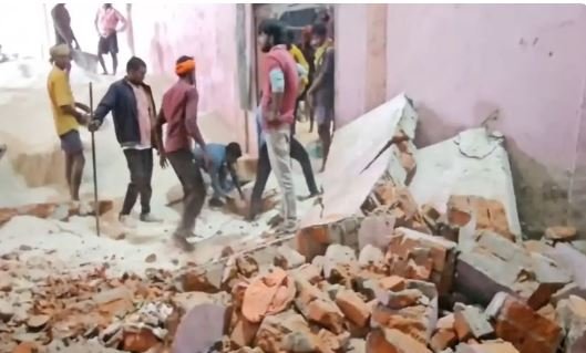 Four laborers trapped under a collapsed cold storage wall, three dead