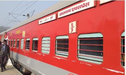 सारनाथ एक्सप्रेस कल से 27 फरवरी तक अलग-अलग दिन रद्द, कोहरे ने रोकी रफ्तार