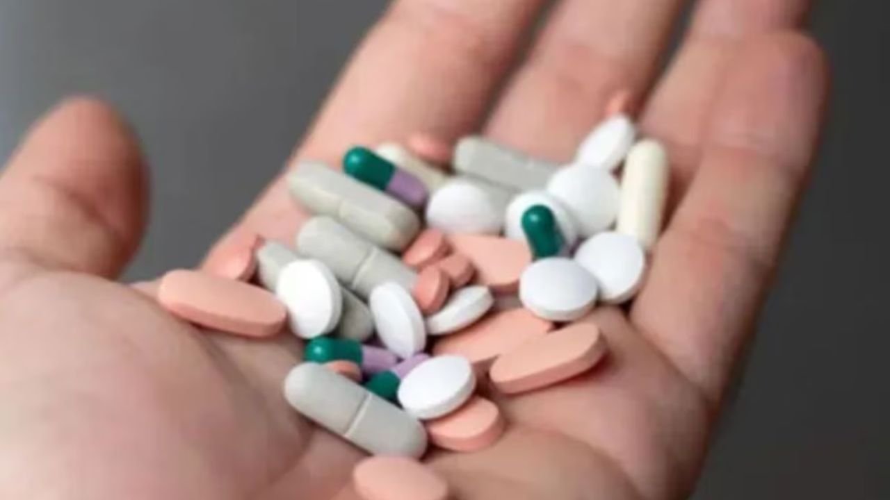 सरकार का बड़ा फैसला: अब नहीं मिलेगी ये पेन किलर, 100 mg से अधिक डोज वाली दवाओं की बिक्री पर रोक