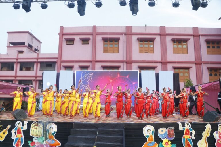 तेरेसियन अकादमी बोरियाखुर्द में ‘एथोरा 2025’ वार्षिकोत्सव धूमधाम से मनाया गया, छात्रों ने पेश किए मनमोहक सांस्कृतिक कार्यक्रम