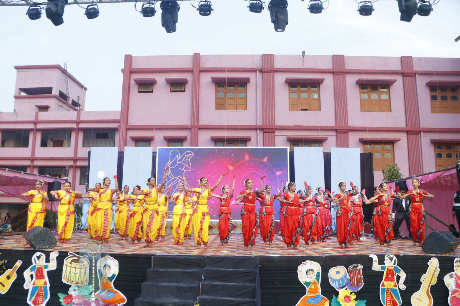 तेरेसियन अकादमी बोरियाखुर्द में ‘एथोरा 2025’ वार्षिकोत्सव धूमधाम से मनाया गया, छात्रों ने पेश किए मनमोहक सांस्कृतिक कार्यक्रम
