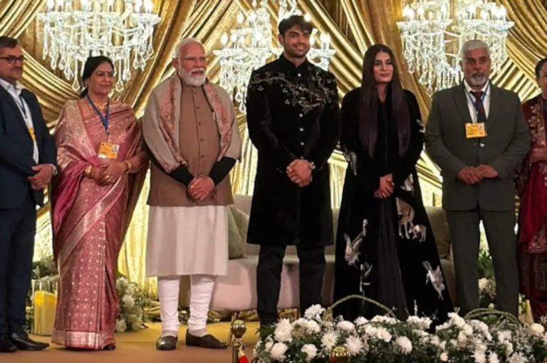 PM Modi attends Neeraj-Himaani's reception