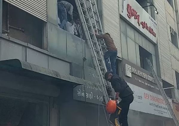 massive fire broke out in a pathology lab in Bhavnagar