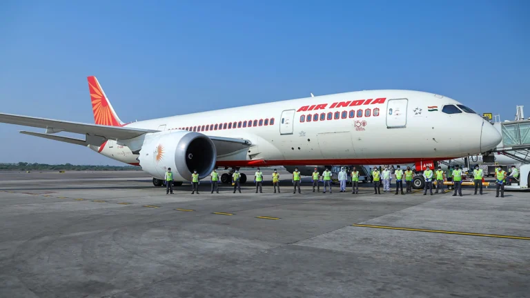 Pilot Detained Vancouver: एयरपोर्ट पर नशे की हालत में Air India का पायलट गिरफ्तार, वैंकूवर-दिल्ली फ्लाइट दो घंटे लेट