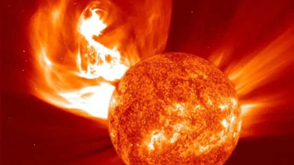 Solar Storm : 20 साल का सबसे बड़ा सौर तूफान, दुनिया के कई हिस्सों में दिखा दुर्लभ ऑरोरा; जानिए क्या है सोलर स्टॉर्म और क्यों हो रहा ट्रेंड