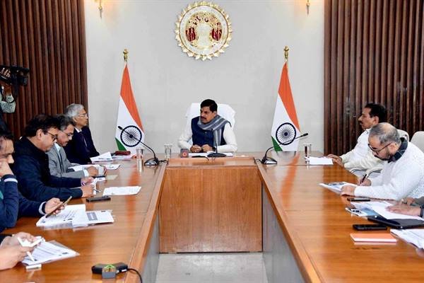 MP : मुख्यमंत्री डॉ. मोहन यादव ने कृषक कल्याण वर्ष के लिए सभी कमिश्नर्स-कलेक्टर्स को वीसी से दिए निर्देश, कहा- किसानों के कल्याण के लिए मिशन मोड में करें काम