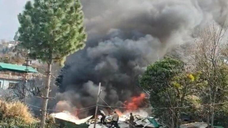 Joshimath Army Camp Fire: जोशीमठ आर्मी कैंप में लगी आग, मची अफरा-तफरी, फायर ब्रिगेड मौके पर
