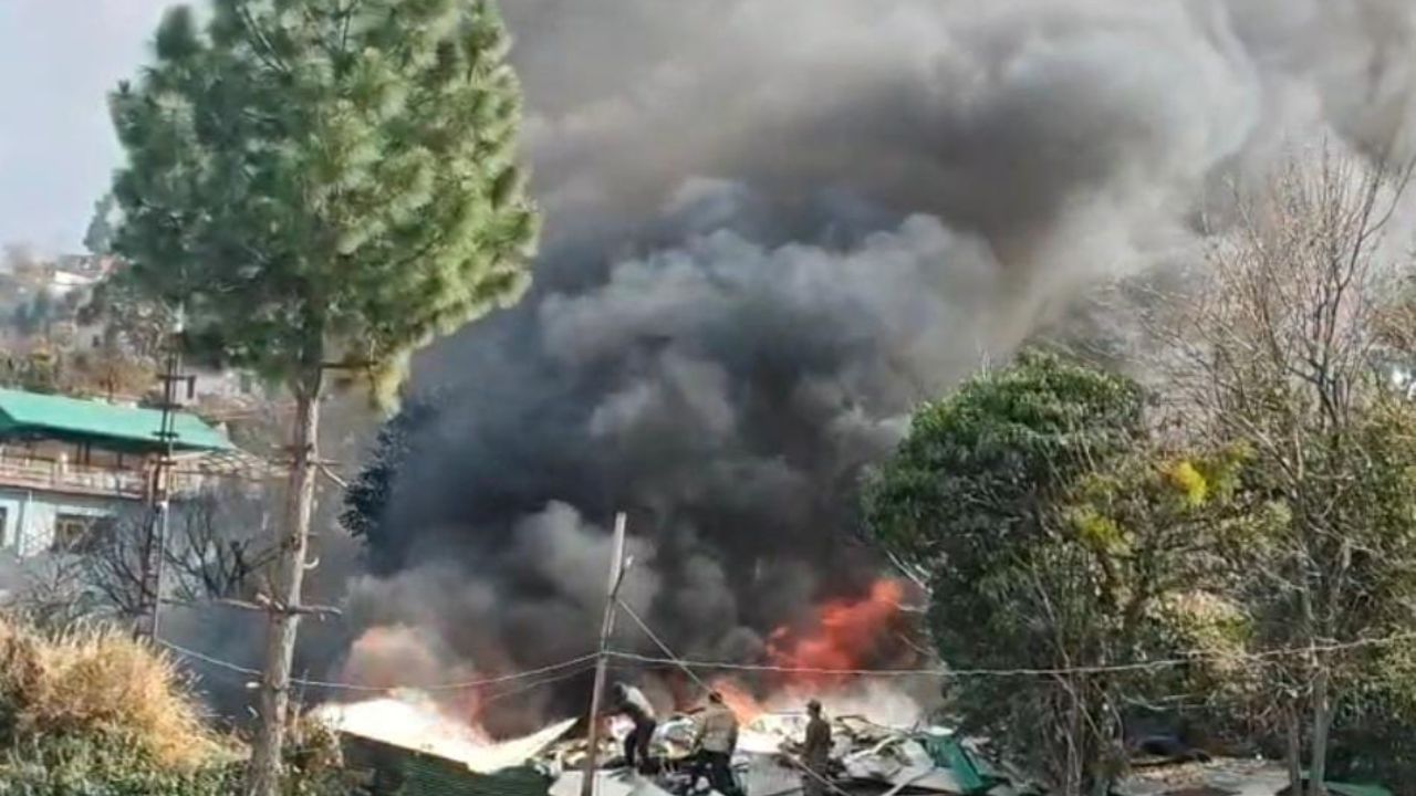 Joshimath Army Camp Fire: जोशीमठ आर्मी कैंप में लगी आग, मची अफरा-तफरी, फायर ब्रिगेड मौके पर