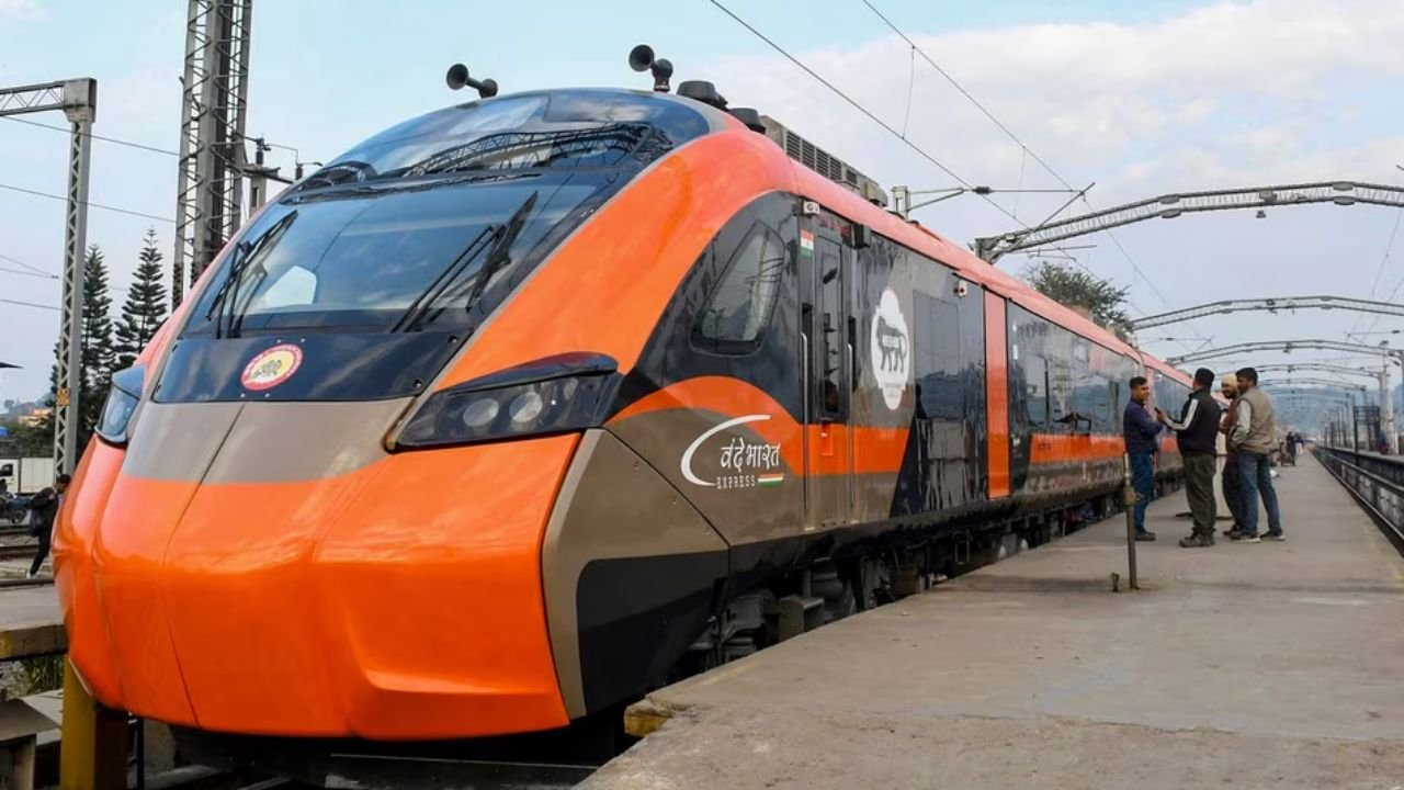 Vande Bharat Sleeper Fare: वंदे भारत स्लीपर ट्रेन में नहीं मिलेगा RAC टिकट, 400 किमी यात्रा के बराबर होगा न्यूनतम किराया