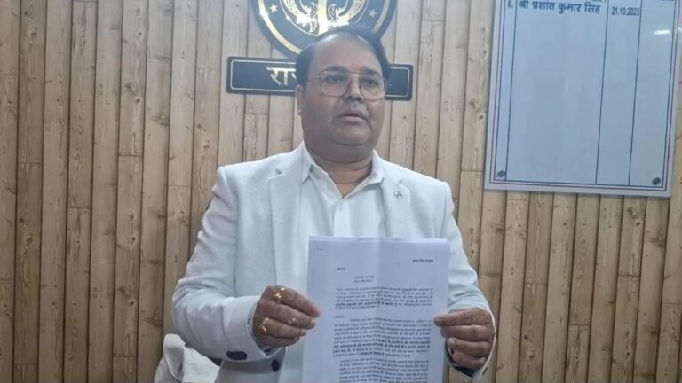 Shankaracharya Controversy : शंकराचार्य विवाद में दूसरा इस्तीफा: योगी के समर्थन में GST डिप्टी कमिश्नर ने छोड़ा पद, प्रशांत सिंह बोले- सीएम योगी का अपमान बर्दाश्त नहीं