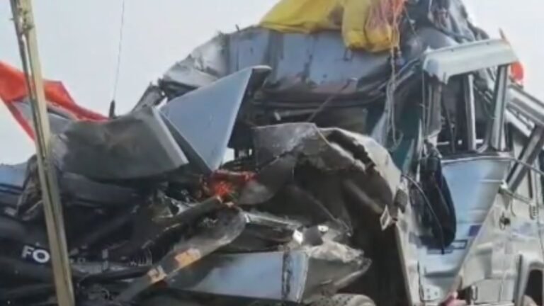MP Accident : उज्जैन में टेंपो ट्रैक्स-ट्राले की टक्कर, 3 लोगों की मौत, 3 गंभीर रूप से घायल