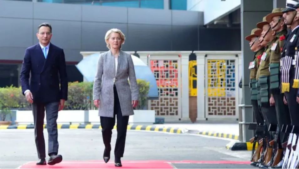 Ursula von der Leyen Delhi Visit: दिल्ली पहुंचीं उर्सुला वॉन डेर लेयेन, गणतंत्र दिवस परेड में पहली बार शामिल होगा यूरोपीय सैन्य दस्ता, मदर ऑफ ऑल डील्स पर दुनिया की नजर