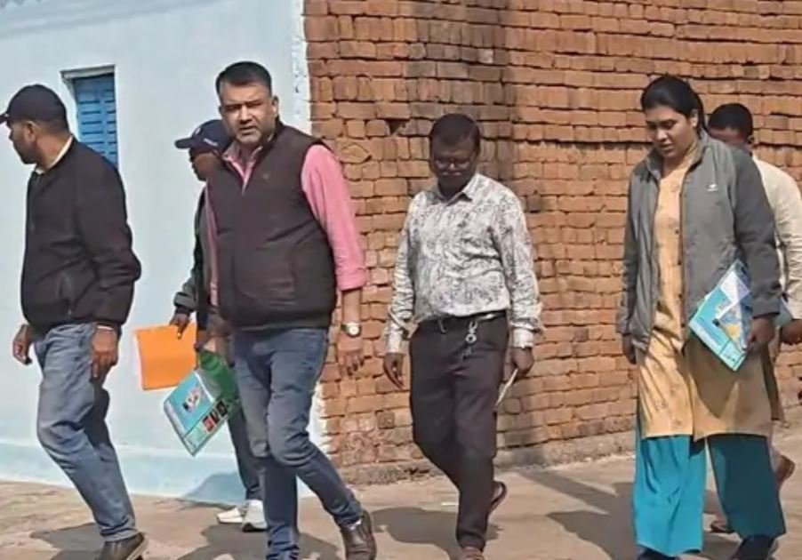CG News: दुर्ग में गंदा पानी-पीने से 2 वार्ड में फैला पीलिया, उतई नगर पंचायत में दूषित जल से फैली बीमारी, मौके पर पहुंची स्वास्थ्य विभाग की टीम
