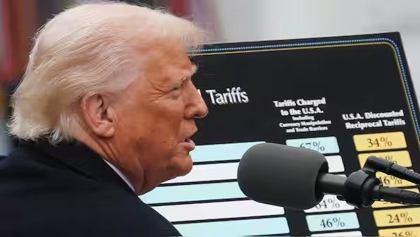 Trump's tariffs: फैसले की रात, दुनिया की नजर अमेरिकी सुप्रीम कोर्ट पर, ट्रंप टैरिफ की वैधता पर आएगा डिसीजन