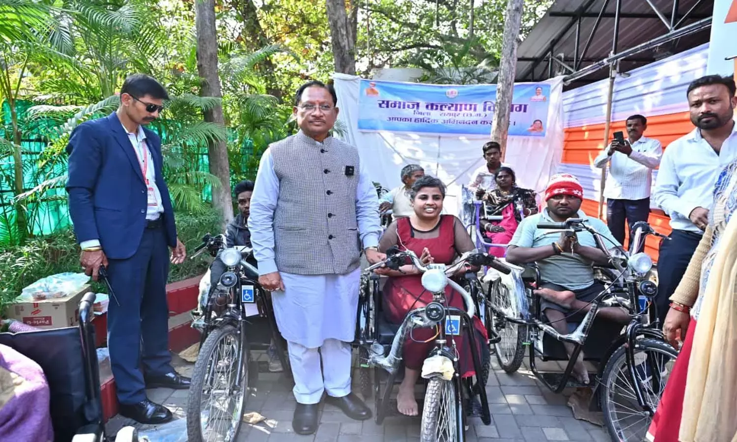 CG News : मुख्यमंत्री जनदर्शन में दिव्यांगों को मिली बड़ी राहत, CM साय ने प्रदान किया बैटरी ट्राइसिकल - व्हीलचेयर और श्रवण यंत्र