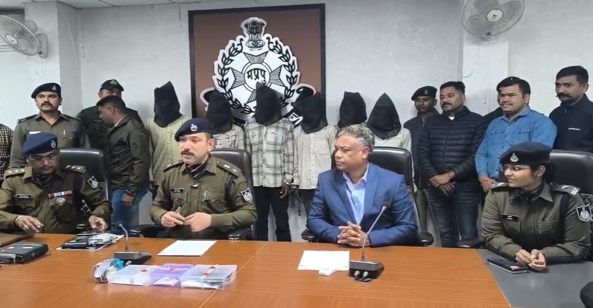 MP Crime : शौक पूरे करने के लिए करते थे डकैती, गर्लफ्रेंड और शराब पर उड़ाते थे लूट की रकम, 6 आरोपी गिरफ्तार