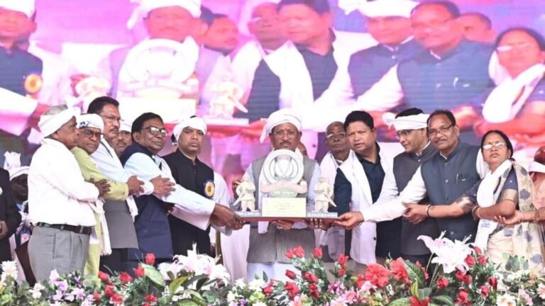 शहीद शिरोमणि गैंदसिंह का 201वां शहादत दिवस: मुख्यमंत्री साय ने किया चौक का नामकरण, मूर्ति स्थापना और सामाजिक केंद्रों की घोषणा