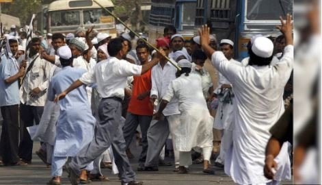 A clash erupted between two groups in South Kolkata